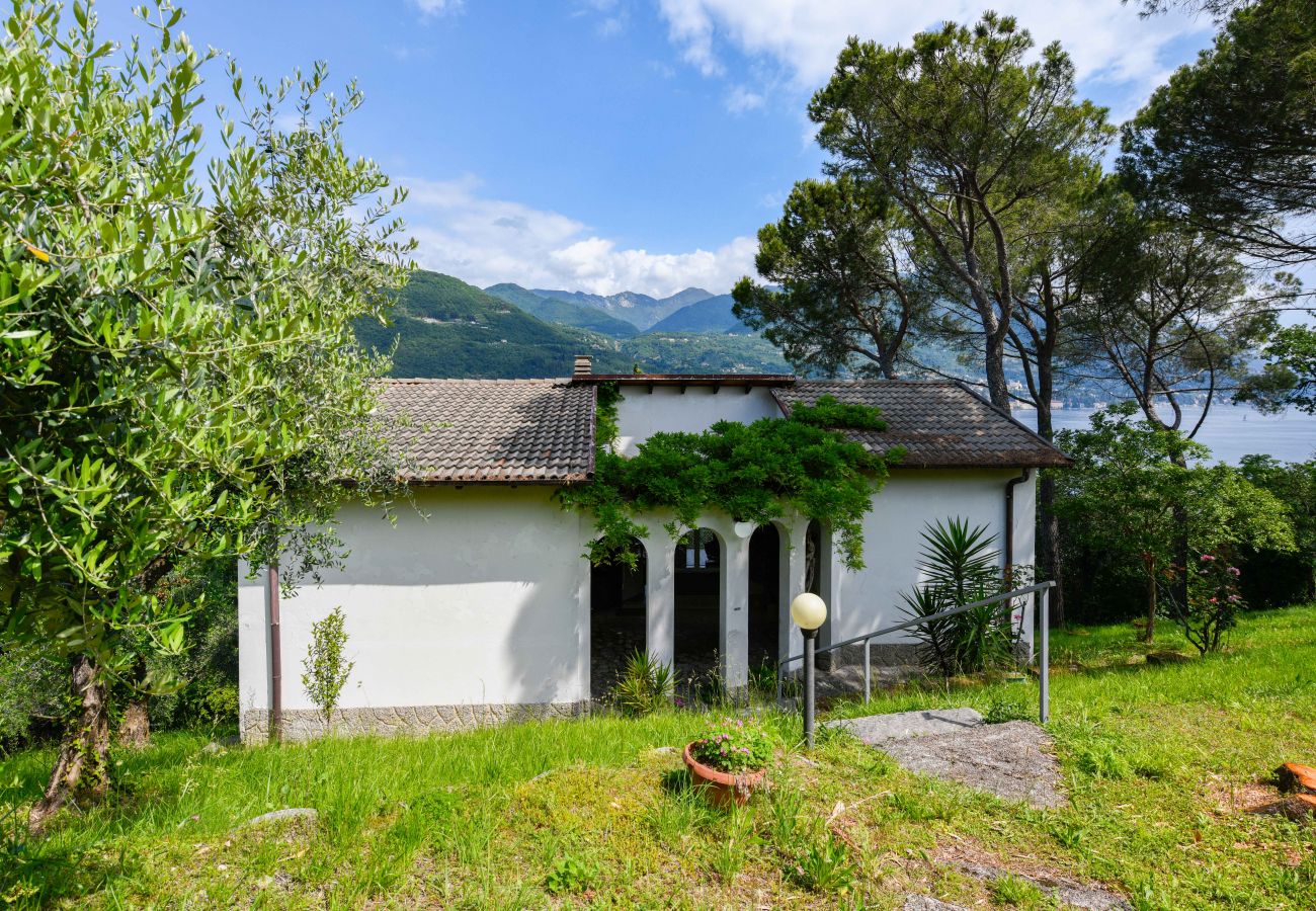 Villa a San Felice del Benaco - Villa Elvira wonderful view  By Bookinggardalake