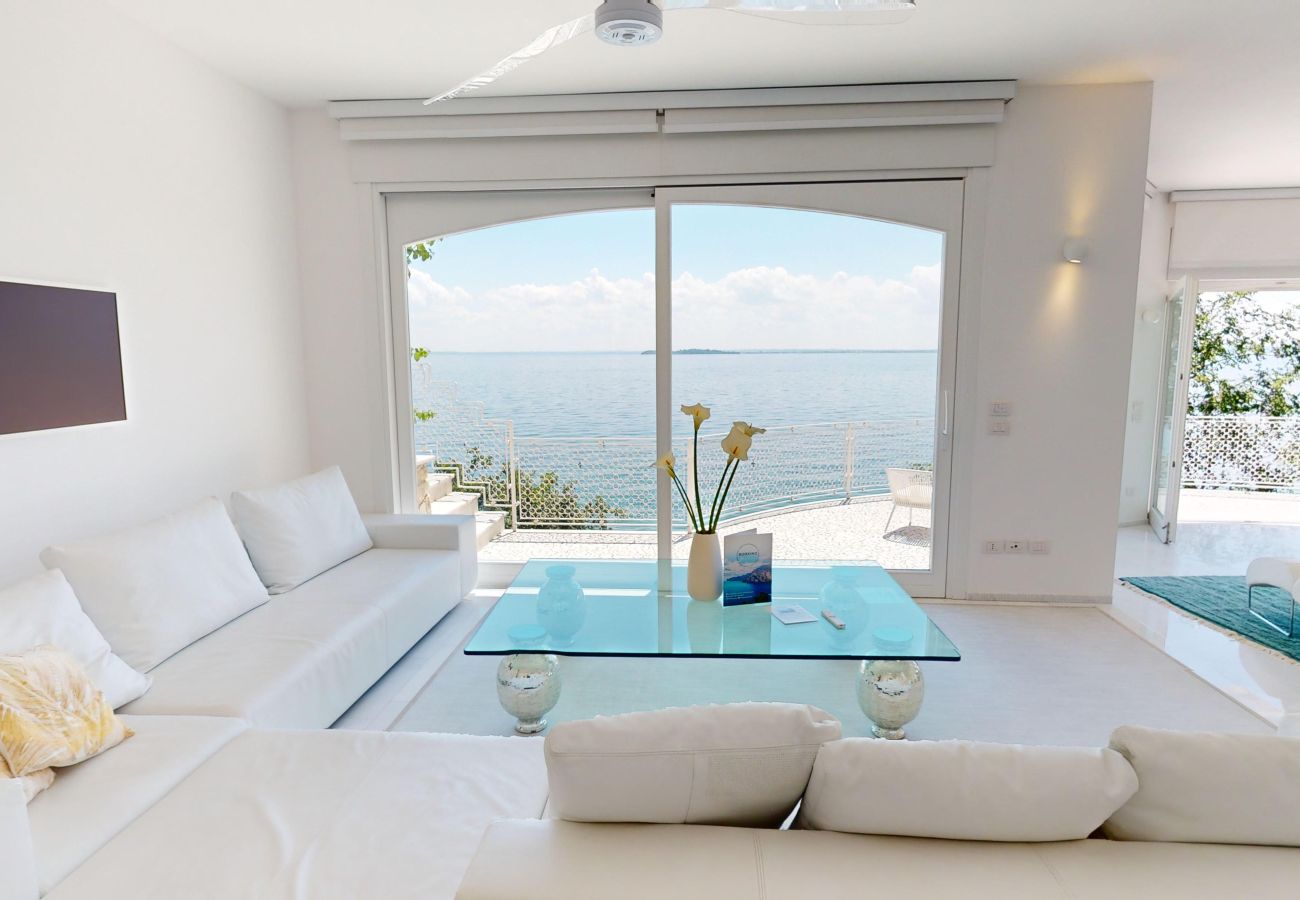 Villa a Manerba del Garda - Villa Flora fronte spiaggia By Bookinggardalake Villa a Manerba del Garda - Villa Flora fronte spiaggia By Bookinggardalake