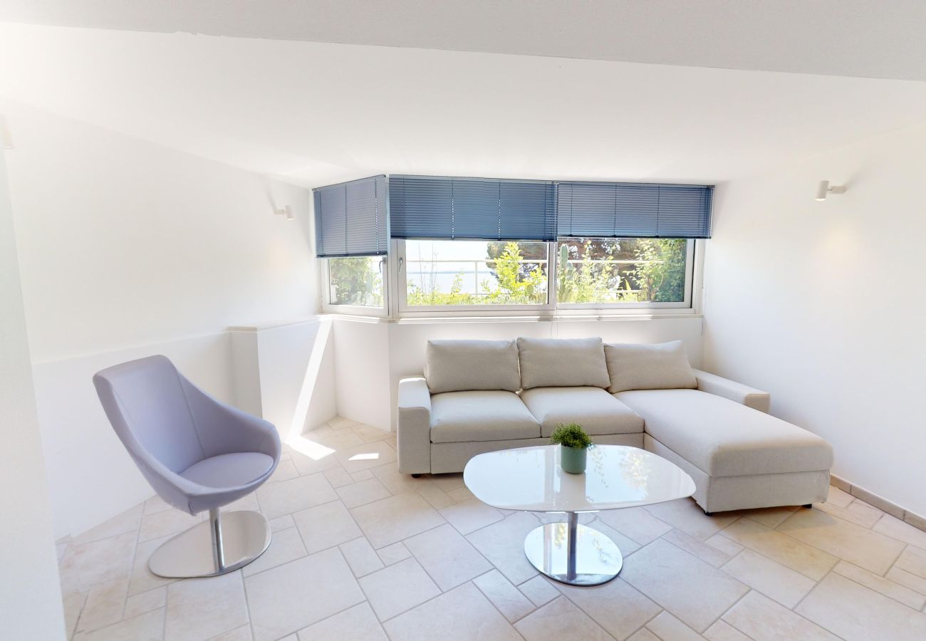 Villa a Manerba del Garda - Villa Flora fronte spiaggia By Bookinggardalake Villa a Manerba del Garda - Villa Flora fronte spiaggia By Bookinggardalake