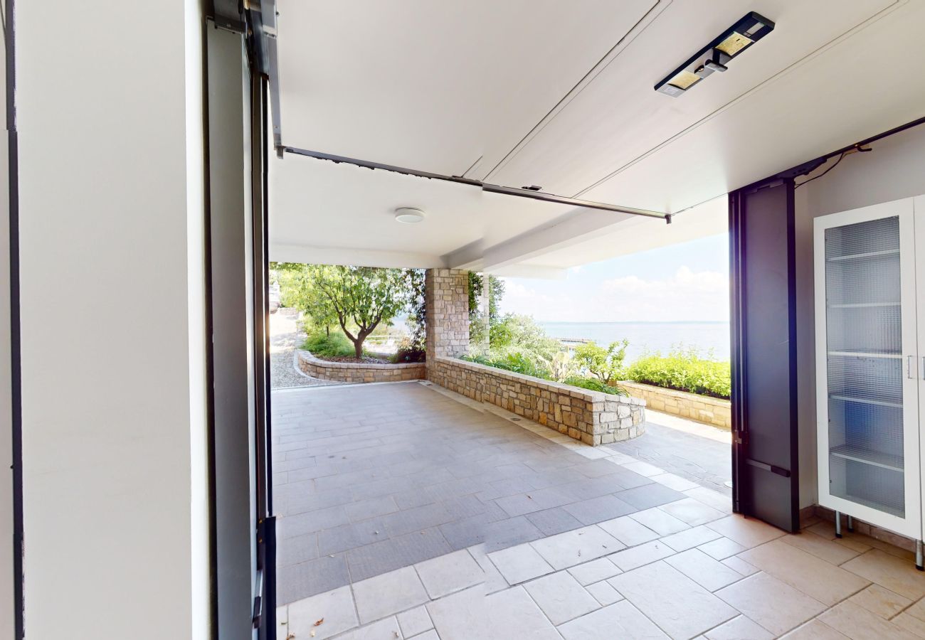 Villa a Manerba del Garda - Villa Flora fronte spiaggia By Bookinggardalake Villa a Manerba del Garda - Villa Flora fronte spiaggia By Bookinggardalake