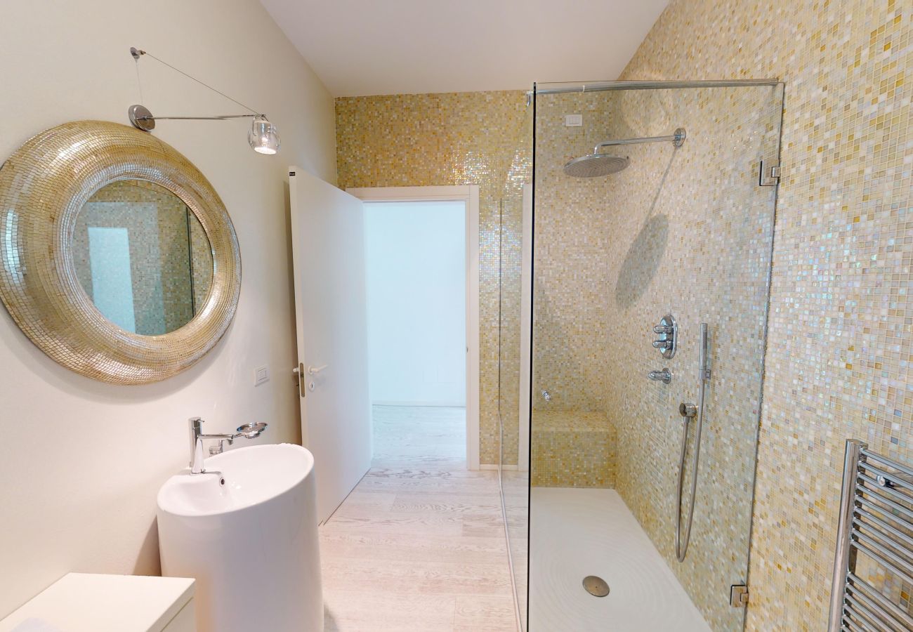 Villa a Manerba del Garda - Villa Flora fronte spiaggia By Bookinggardalake Villa a Manerba del Garda - Villa Flora fronte spiaggia By Bookinggardalake