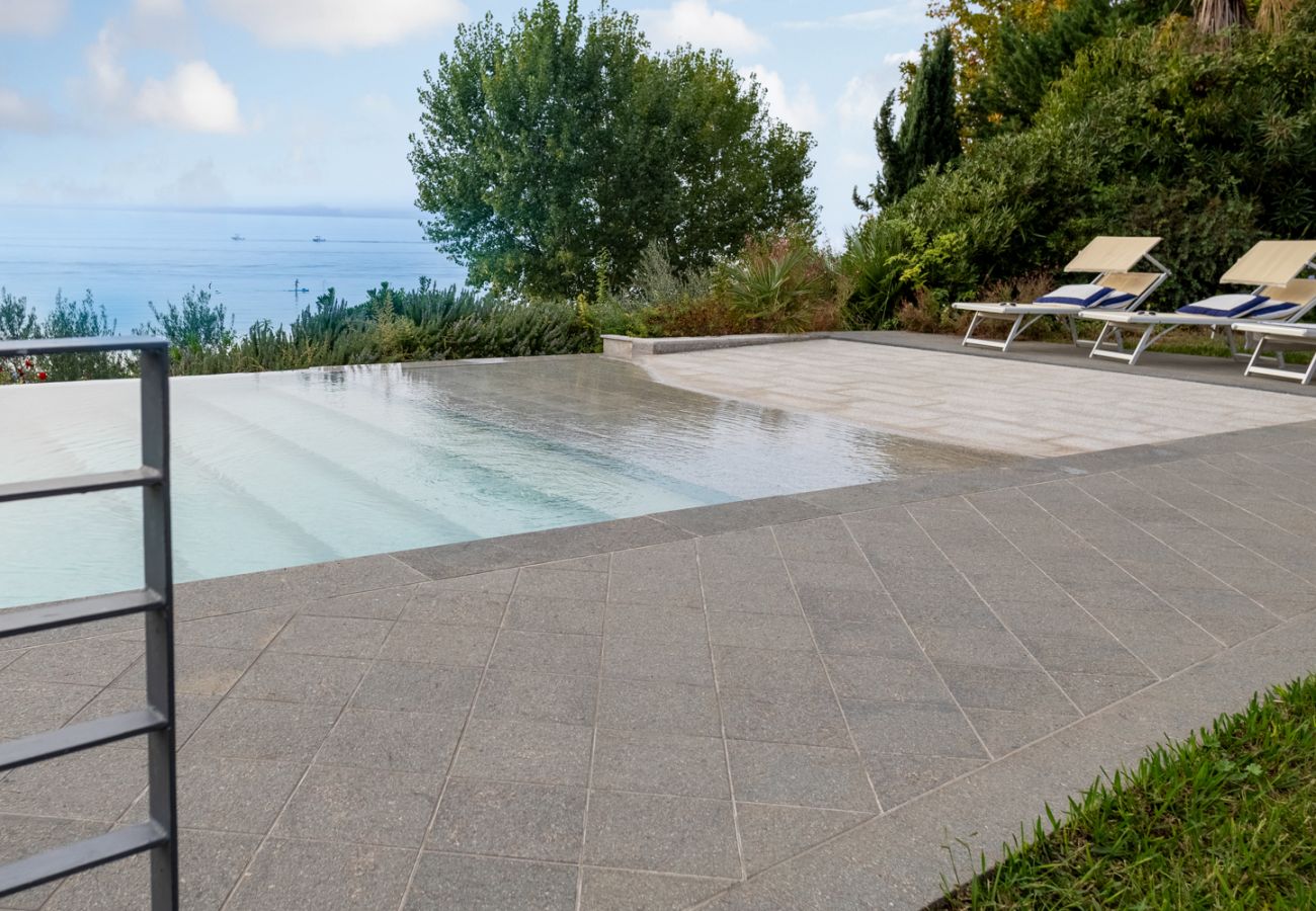 Villa a Bardolino - VILLA INFINITY