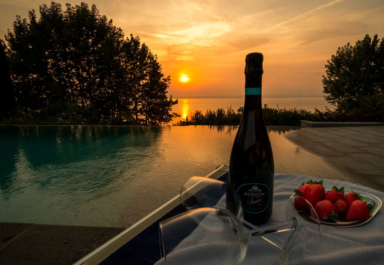 Villa a Bardolino - VILLA INFINITY