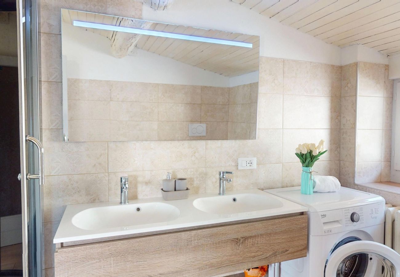 Appartamento a Salò - ATTICO AGATA magic lake view By Bookinggardala