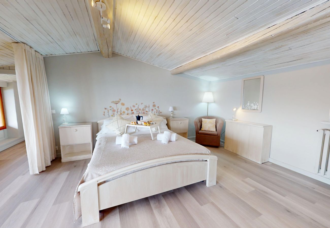 Appartamento a Salò - ATTICO AGATA magic lake view By Bookinggardala