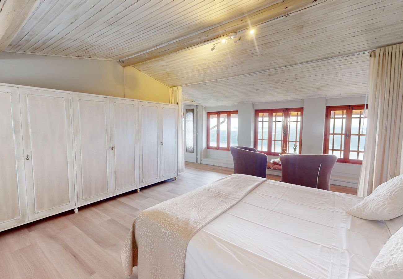 Appartamento a Salò - ATTICO AGATA magic lake view By Bookinggardala