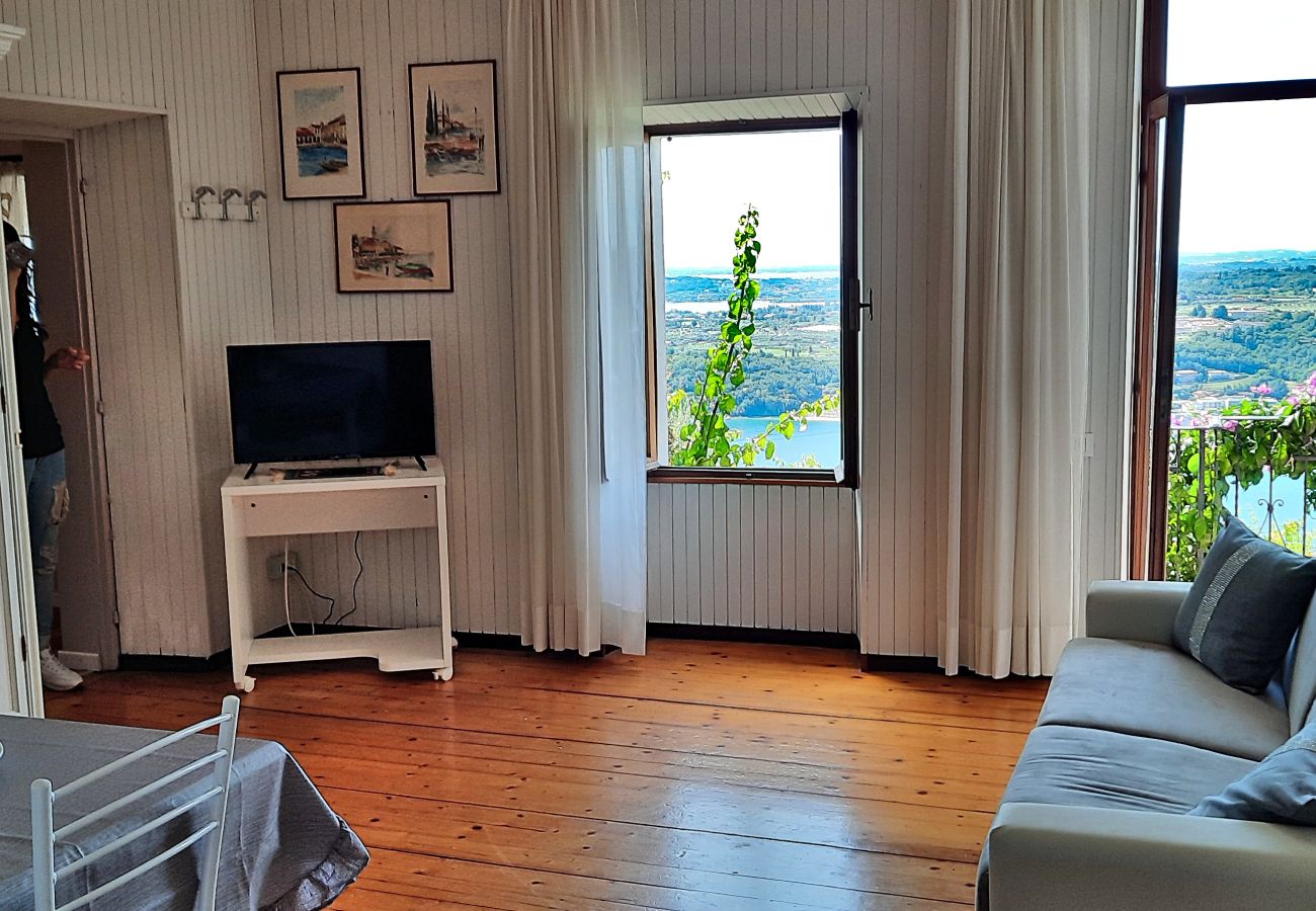 Appartamento a Salò - Casale Massina QUARZO a Salò By Bookinggardalake Appartamento a Salò - Casale Massina QUARZO a Salò By Bookinggardalake