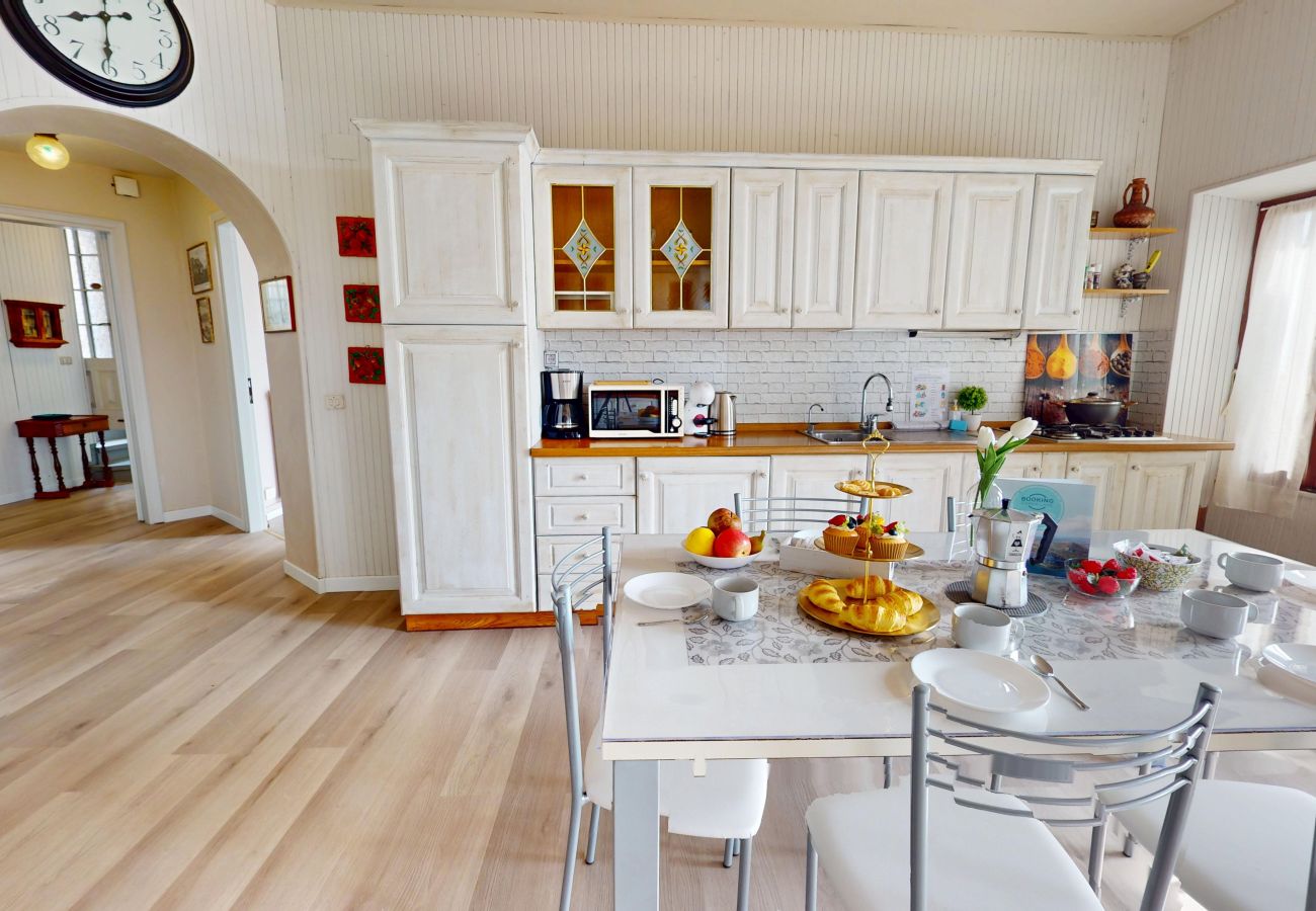 Appartamento a Salò - Apt GIADA Salò magic view By Bookinggardalake