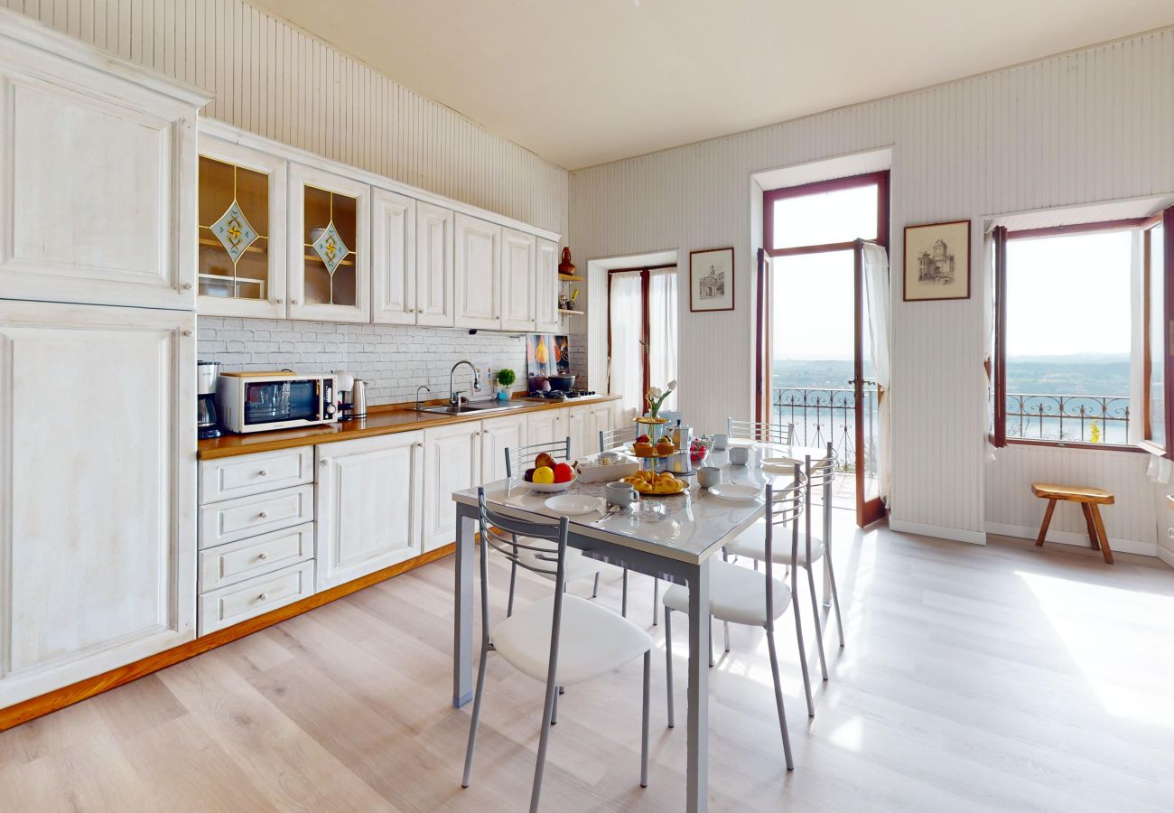 Appartamento a Salò - Apt GIADA Salò magic view By Bookinggardalake