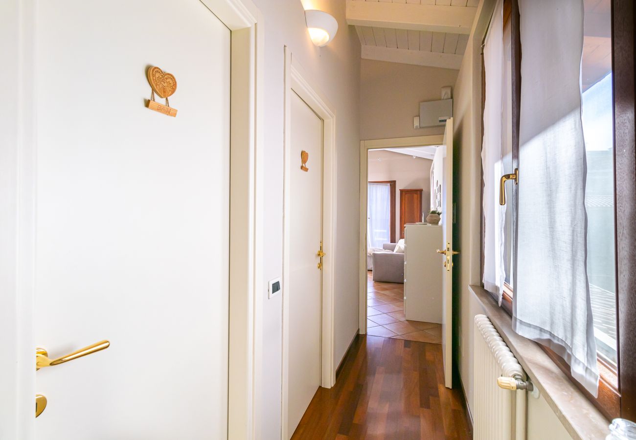 Appartamento a Desenzano del Garda - Maison Blanchette Desenzano By Bookinggardalake