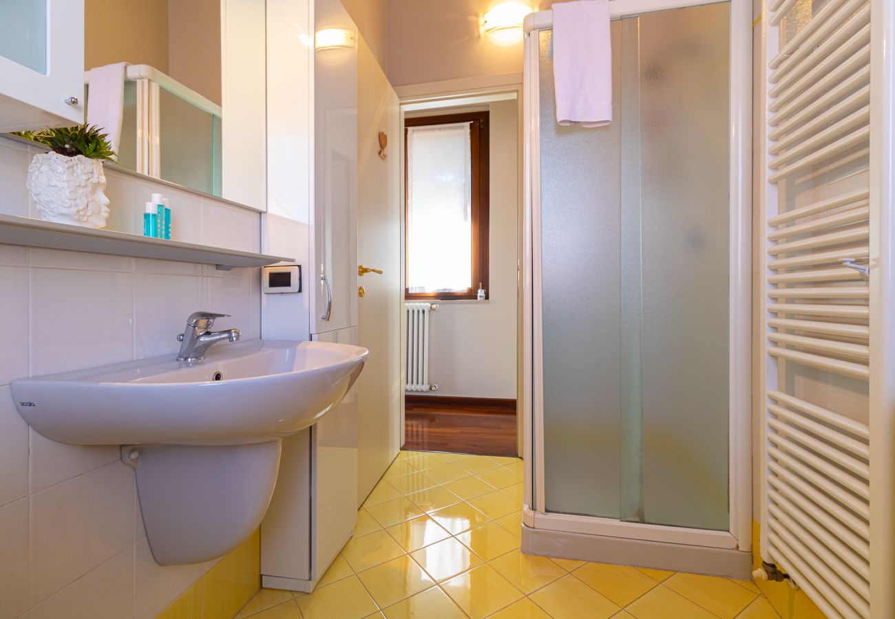 Appartamento a Desenzano del Garda - Maison Blanchette Desenzano By Bookinggardalake
