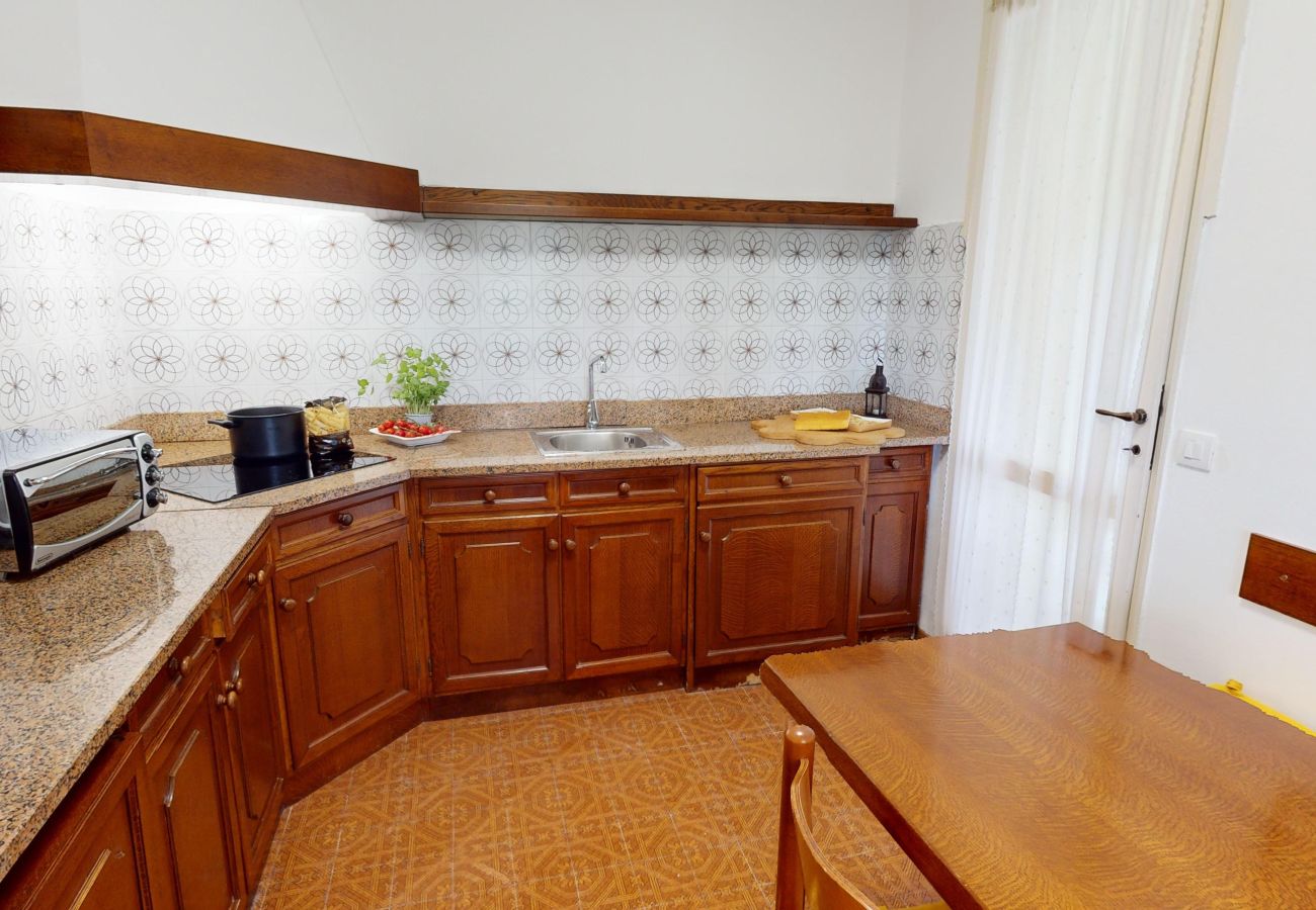 Villa a Salò - Villa Oleandri pool with view By Bookinggardalake