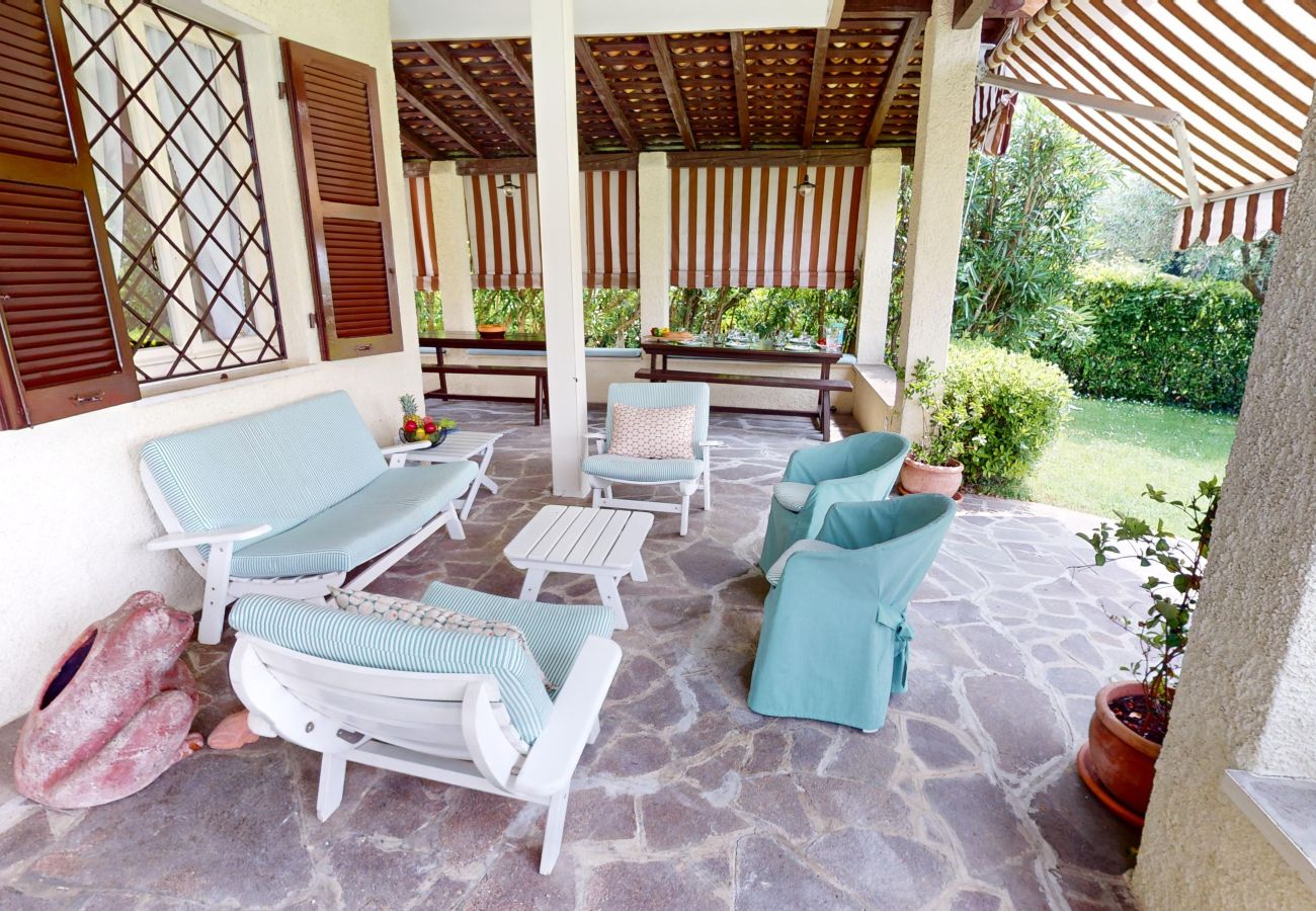 Villa a Salò - Villa Oleandri pool with view By Bookinggardalake