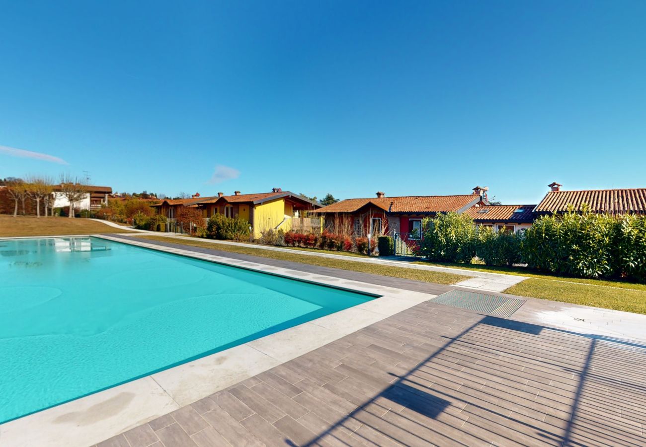 Appartamento a Padenghe sul Garda - Relax for family pool, wi-fi, garden Garda Pleasur
