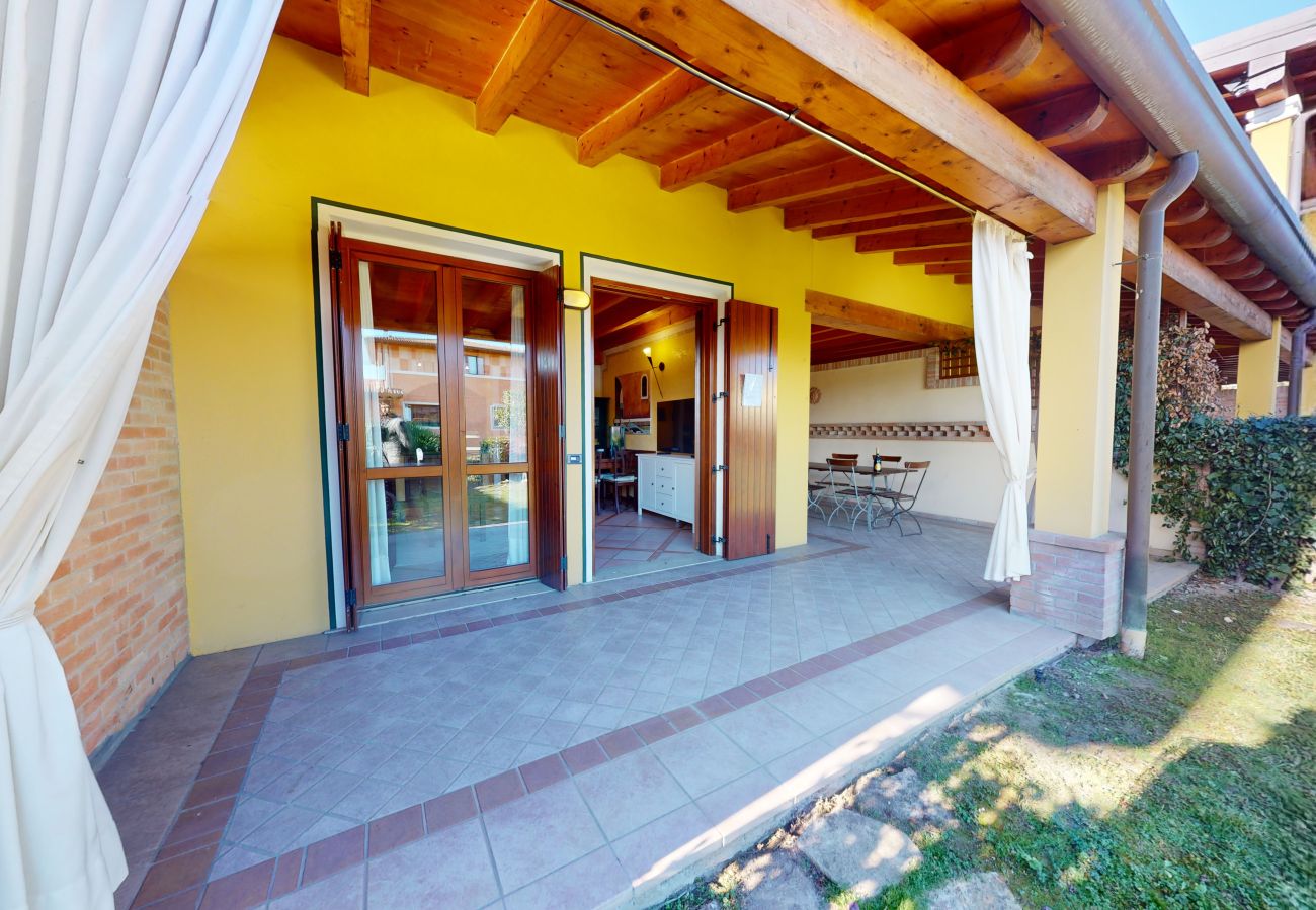 Appartamento a Padenghe sul Garda - Relax for family pool, wi-fi, garden Garda Pleasur