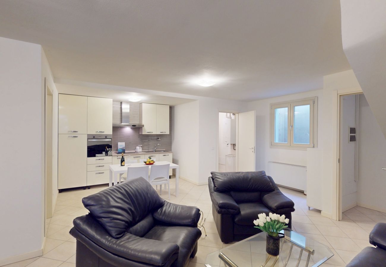 Villa a Manerba del Garda - Villa Dolcevita piscina privata by Bookinggardal