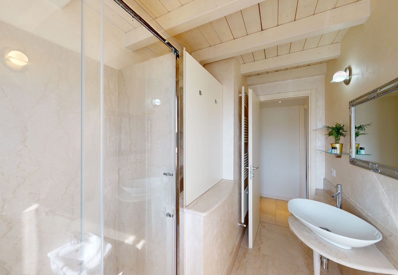 Villa a Manerba del Garda - Villa Dolcevita piscina privata by Bookinggardal