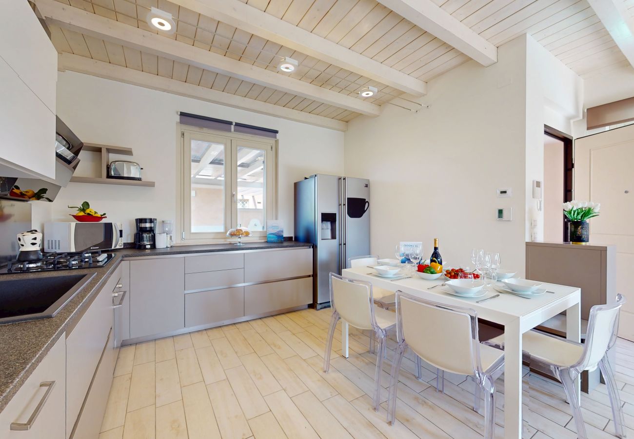 Villa a Manerba del Garda - Villa Dolcevita piscina privata by Bookinggardal