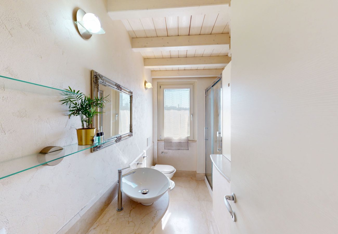 Villa a Manerba del Garda - Villa Dolcevita piscina privata by Bookinggardal