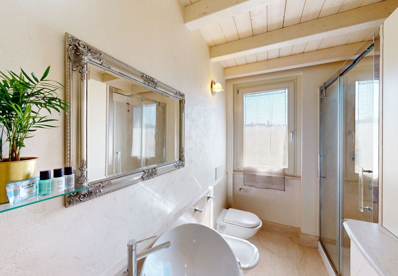 Villa a Manerba del Garda - Villa Dolcevita piscina privata by Bookinggardal