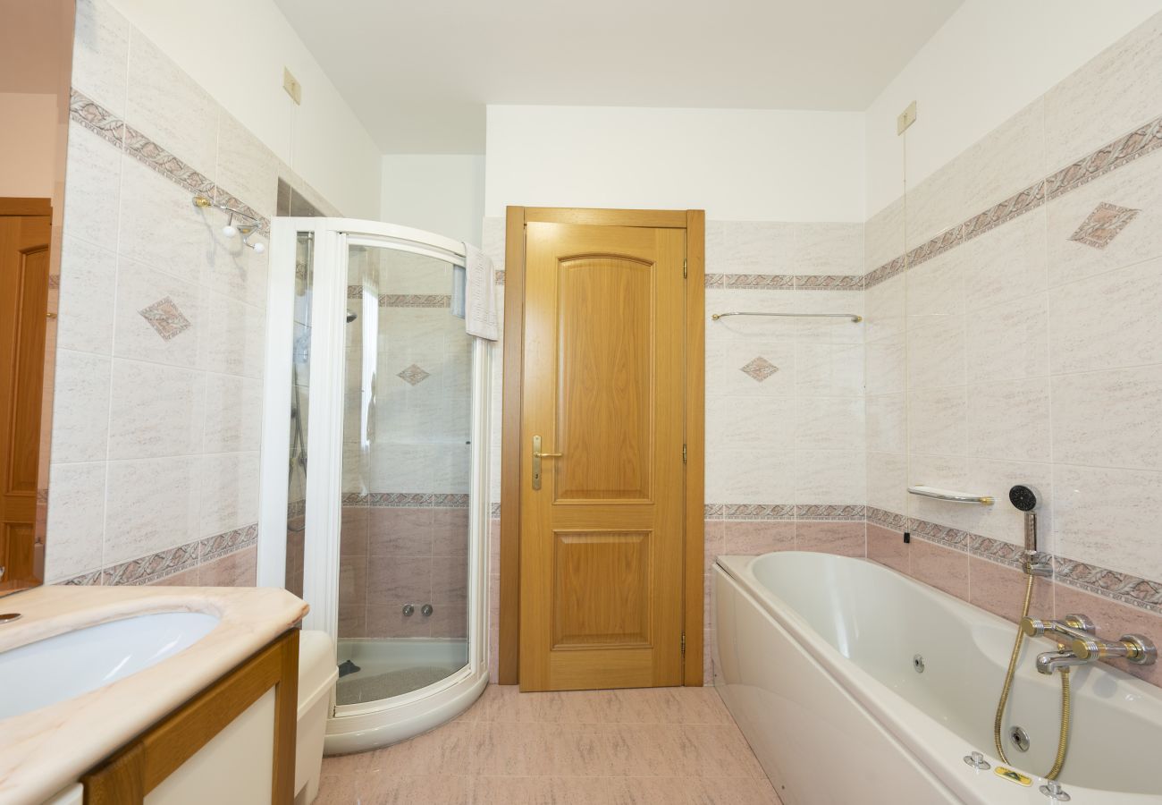 Villa a Manerba del Garda - Villa Arcoiris by Bookinggardalake
