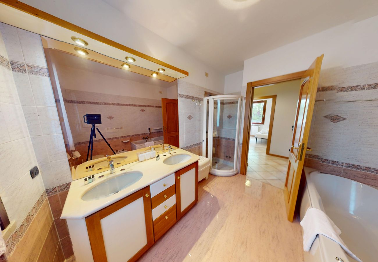 Villa a Manerba del Garda - Villa Arcoiris by Bookinggardalake