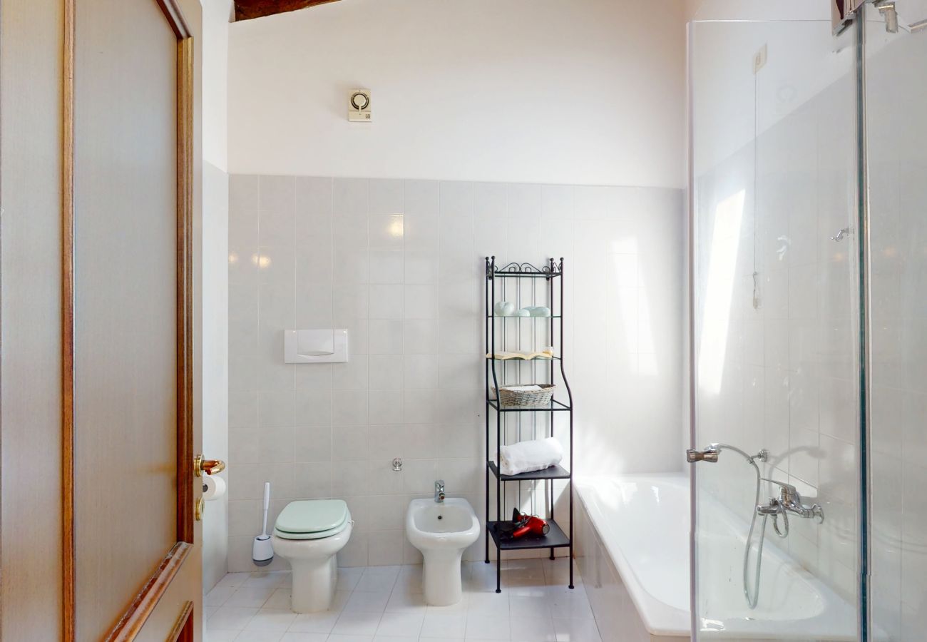 Appartamento a San Felice del Benaco - Garda View romantic apt with pool by Bookinggardal