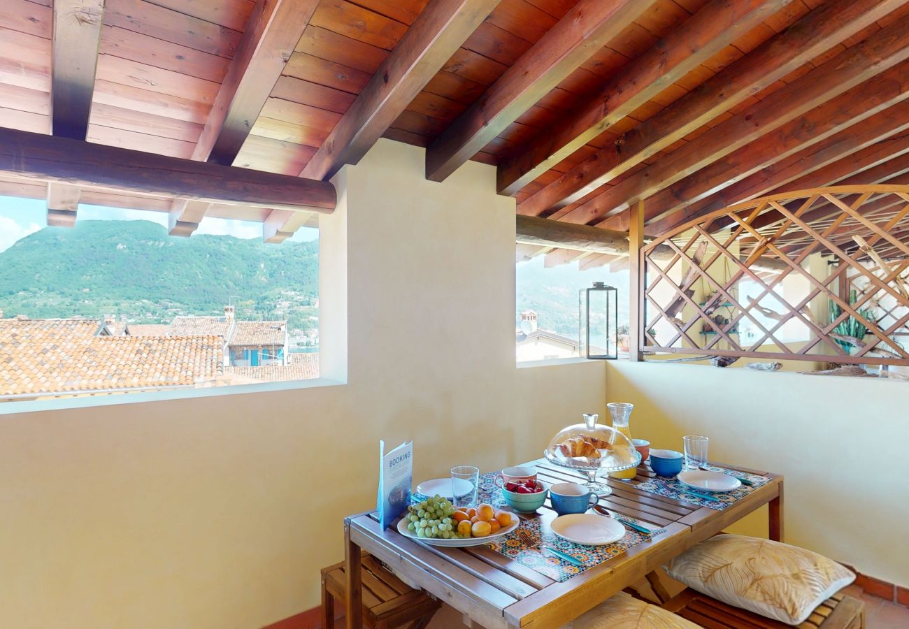 Appartamento a San Felice del Benaco - Garda View romantic apt with pool by Bookinggardal