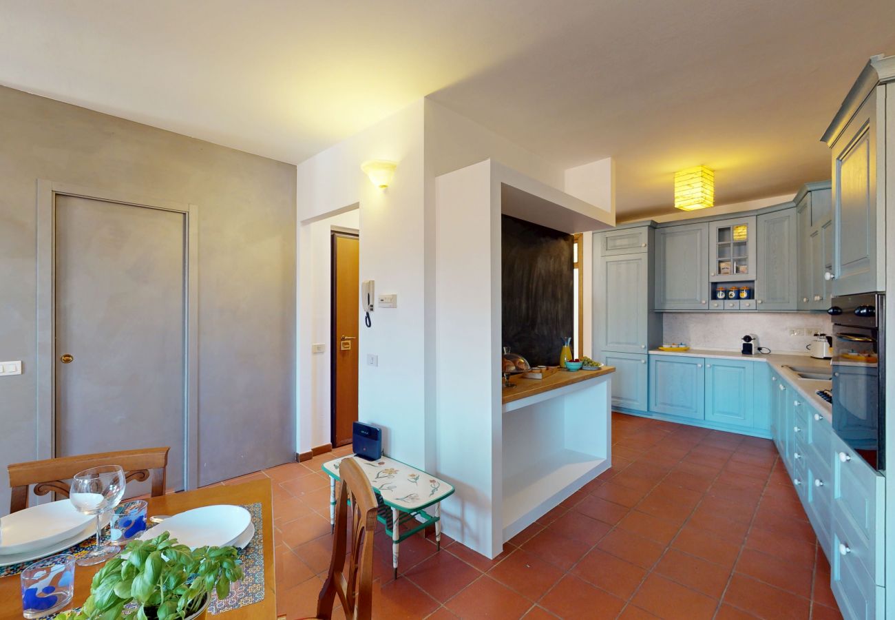 Appartamento a San Felice del Benaco - Garda View romantic apt with pool by Bookinggardal
