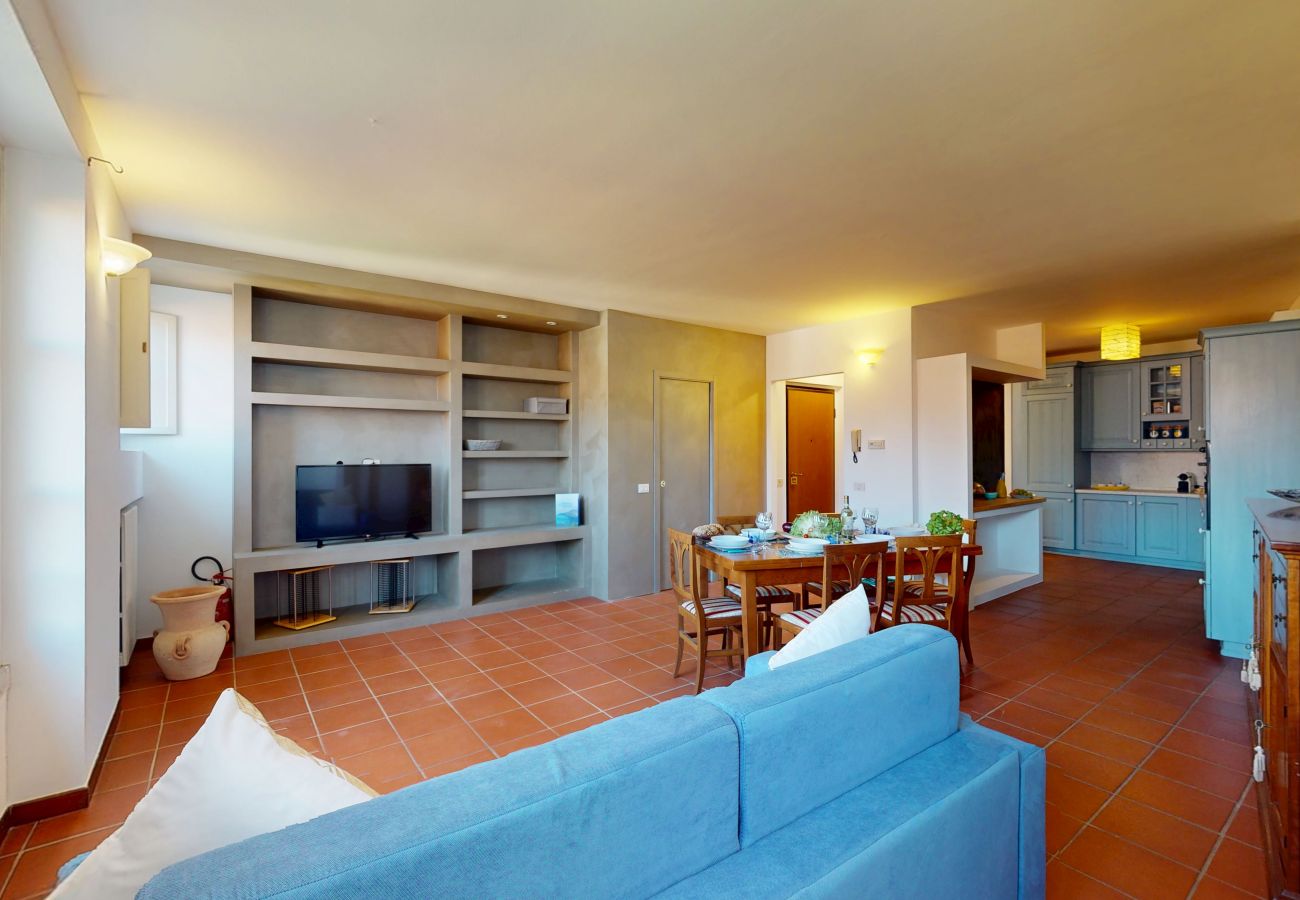 Appartamento a San Felice del Benaco - Garda View romantic apt with pool by Bookinggardal