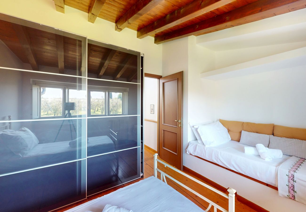 Appartamento a San Felice del Benaco - Garda View romantic apt with pool by Bookinggardal