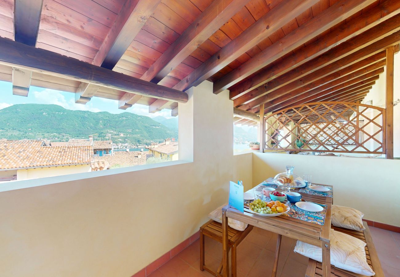 Appartamento a San Felice del Benaco - Garda View romantic apt with pool by Bookinggardal