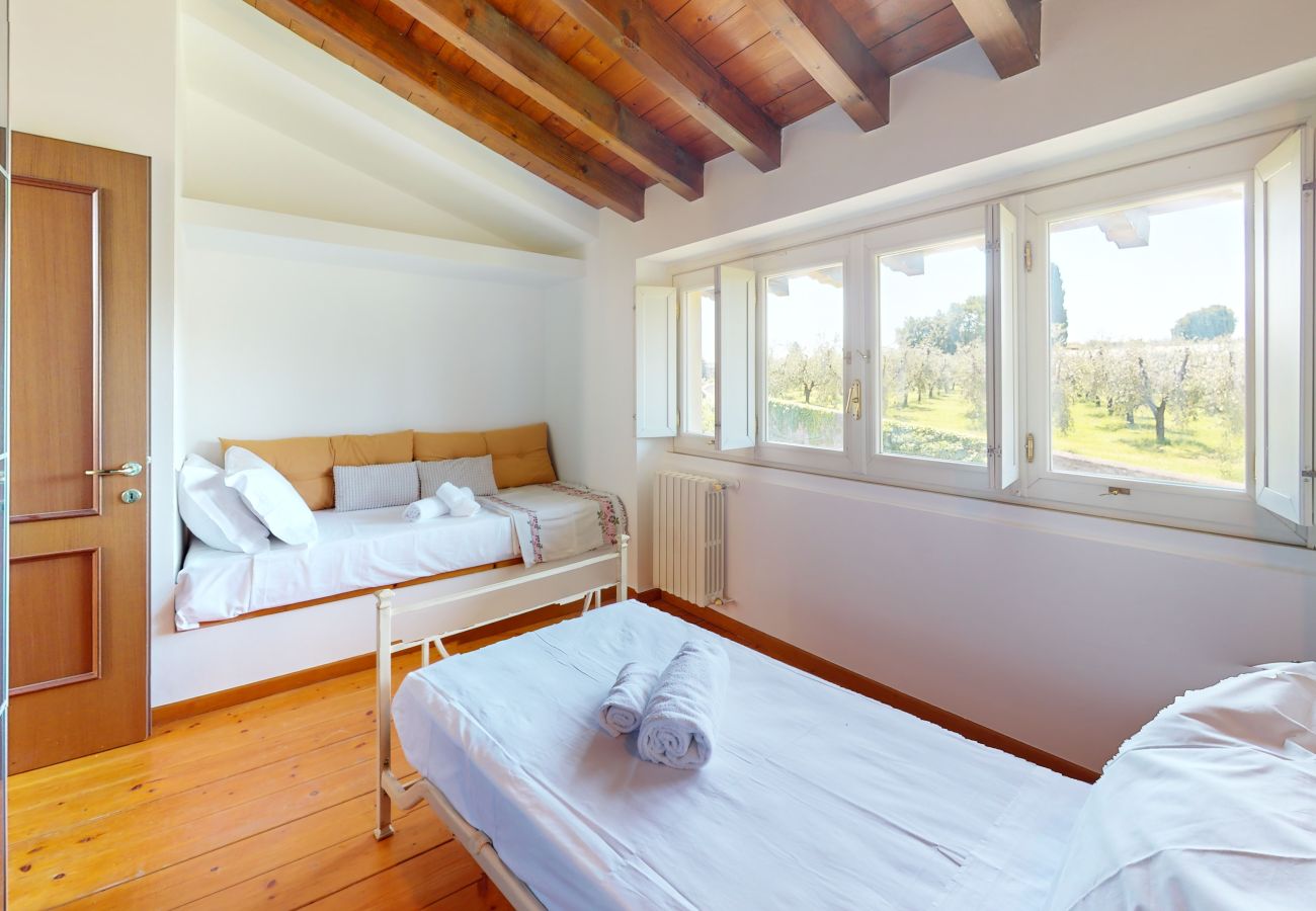 Appartamento a San Felice del Benaco - Garda View romantic apt with pool by Bookinggardal