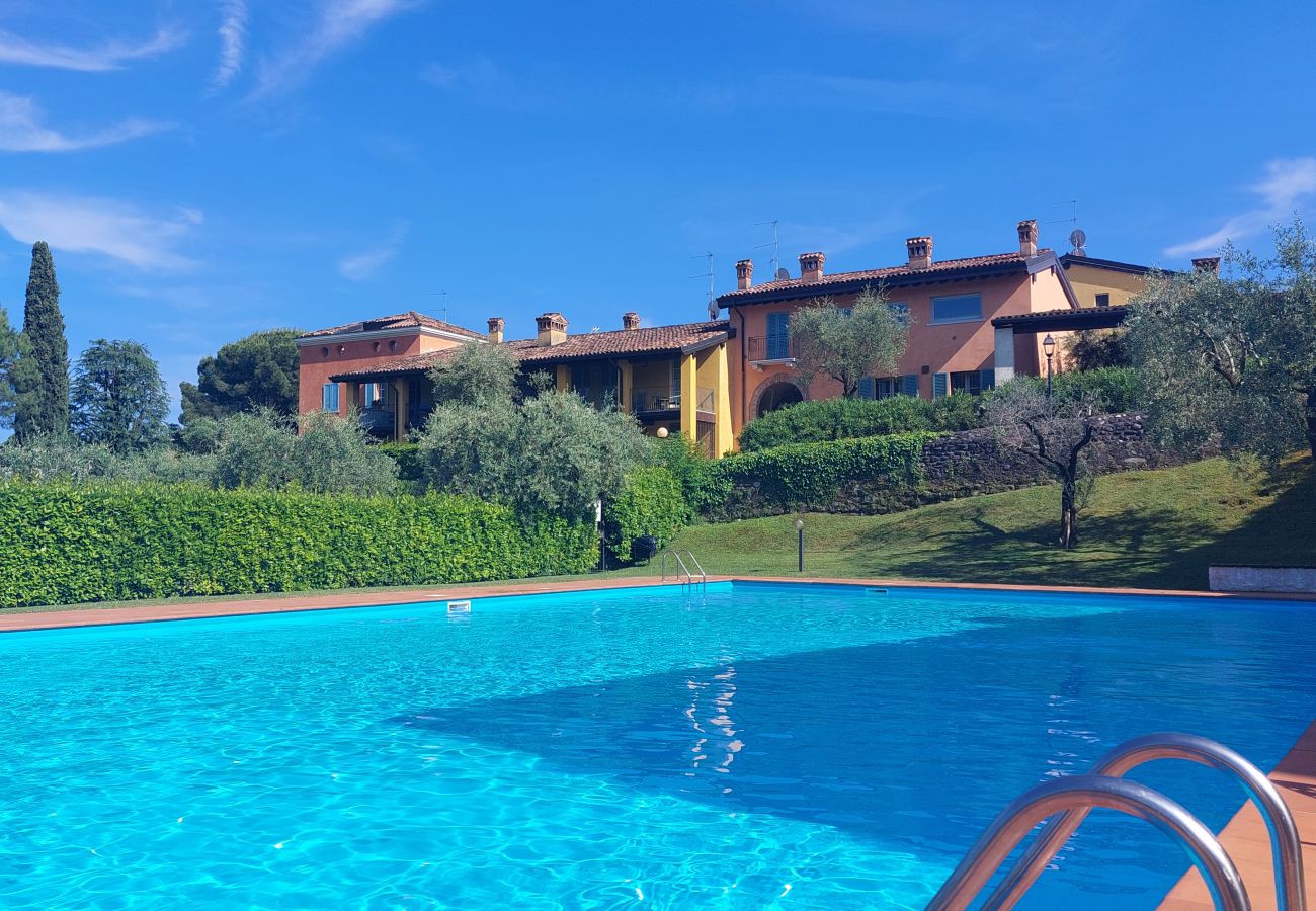 Appartamento a San Felice del Benaco - Garda View romantic apt with pool by Bookinggardal