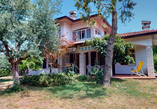 Villa a Sirmione - Valentine's Lakeside Villa by Bookinggardalake