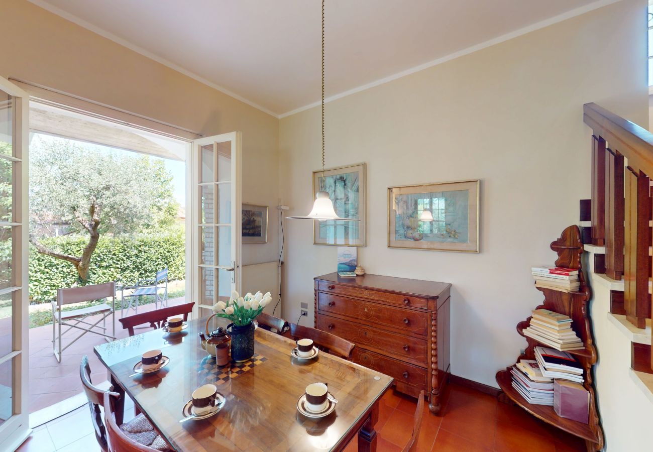 Villa a Sirmione - Valentine's Lakeside Villa by Bookinggard