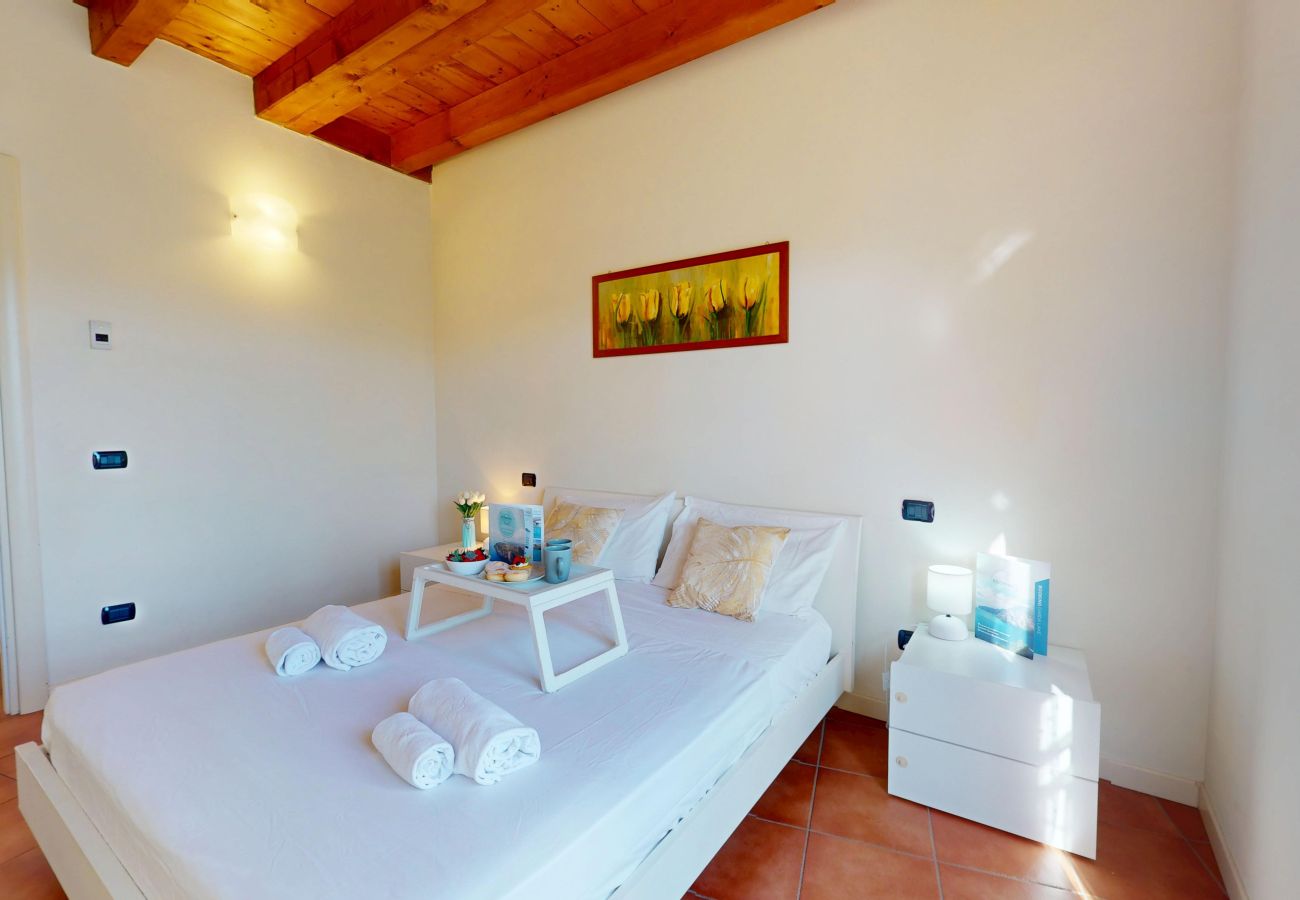 Appartamento a Manerba del Garda - Borgo Torchio C8 By Bookinggardalake