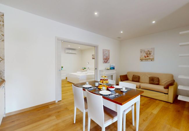 Appartamento a Puegnago sul Garda - Garda Hub Suite by Booking Garda Lake