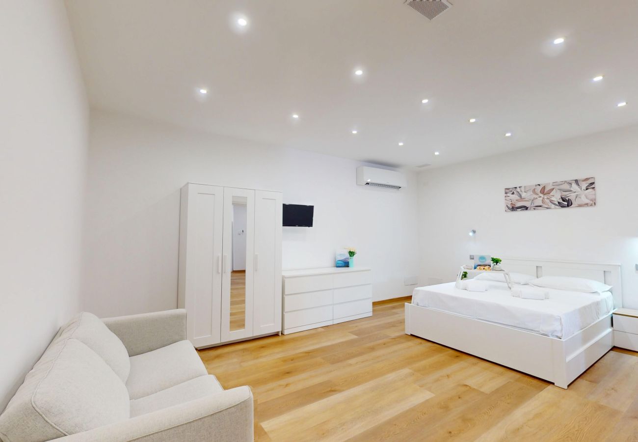 Appartamento a Puegnago sul Garda - Garda Hub Suite by Booking Garda Lake