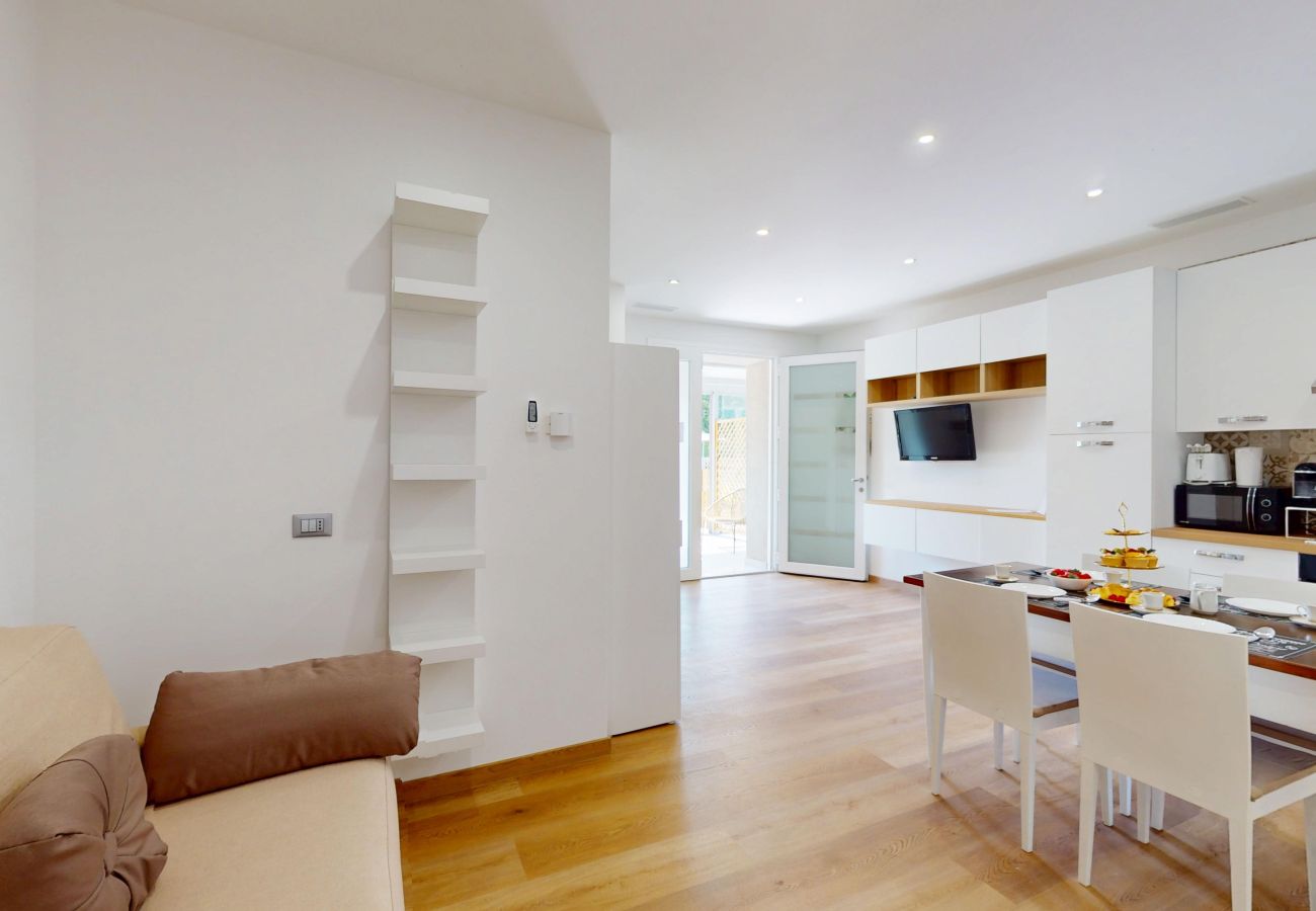 Appartamento a Puegnago sul Garda - Garda Hub Suite by Booking Garda Lake