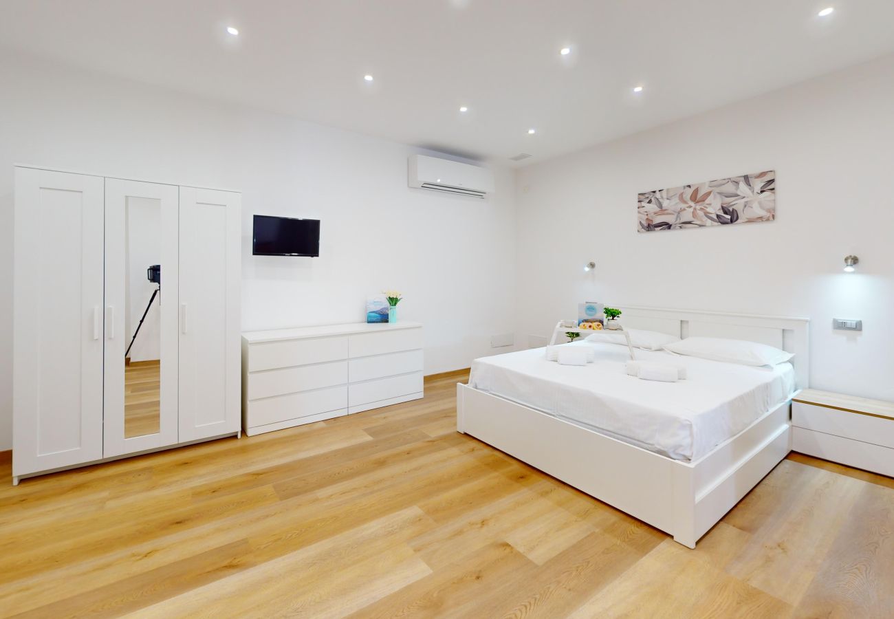 Appartamento a Puegnago sul Garda - Garda Hub Suite by Booking Garda Lake