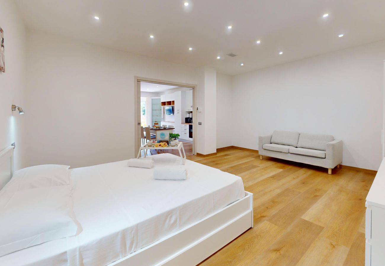 Appartamento a Puegnago sul Garda - Garda Hub Suite by Booking Garda Lake