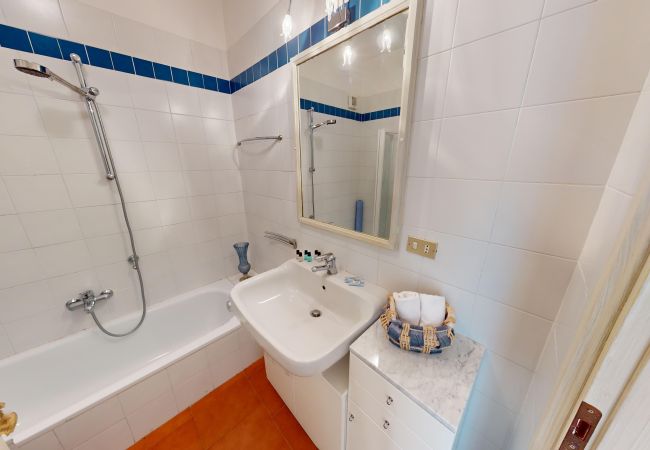 Ferienwohnung in Polpenazze del Garda - Casa Esmeralda sul Garda By Bookinggardalake Ferienwohnung in Polpenazze del Garda - Casa Esmeralda sul Garda By Bookinggardalake