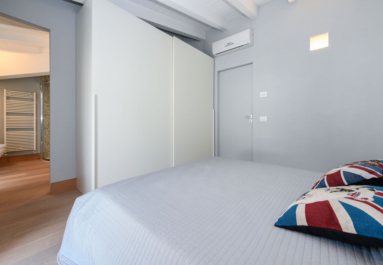 Ferienwohnung in Salò - Fantoni Luxury Loft in Salò By Bookinggardalake