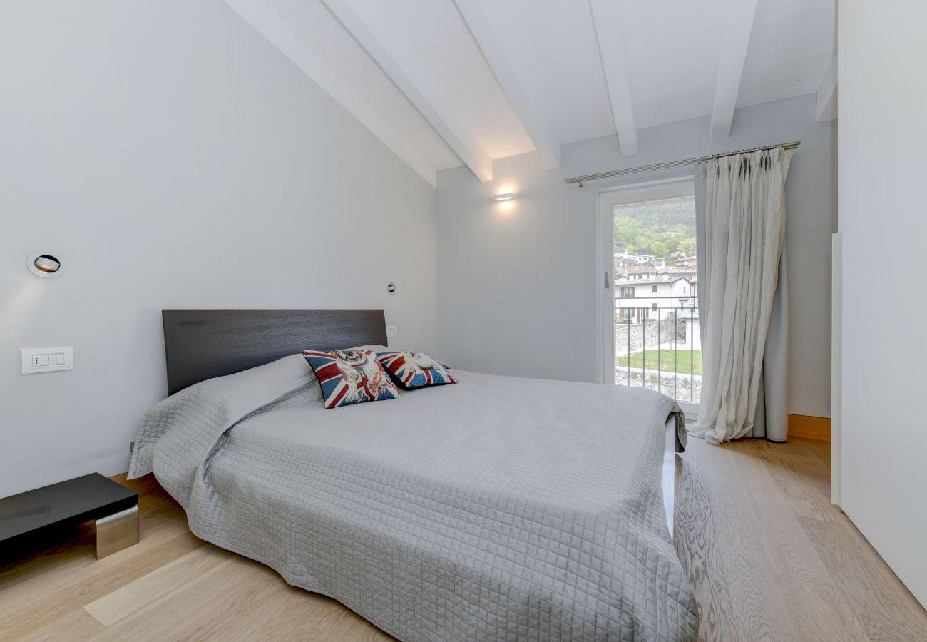 Ferienwohnung in Salò - Fantoni Luxury Loft in Salò By Bookinggardalake