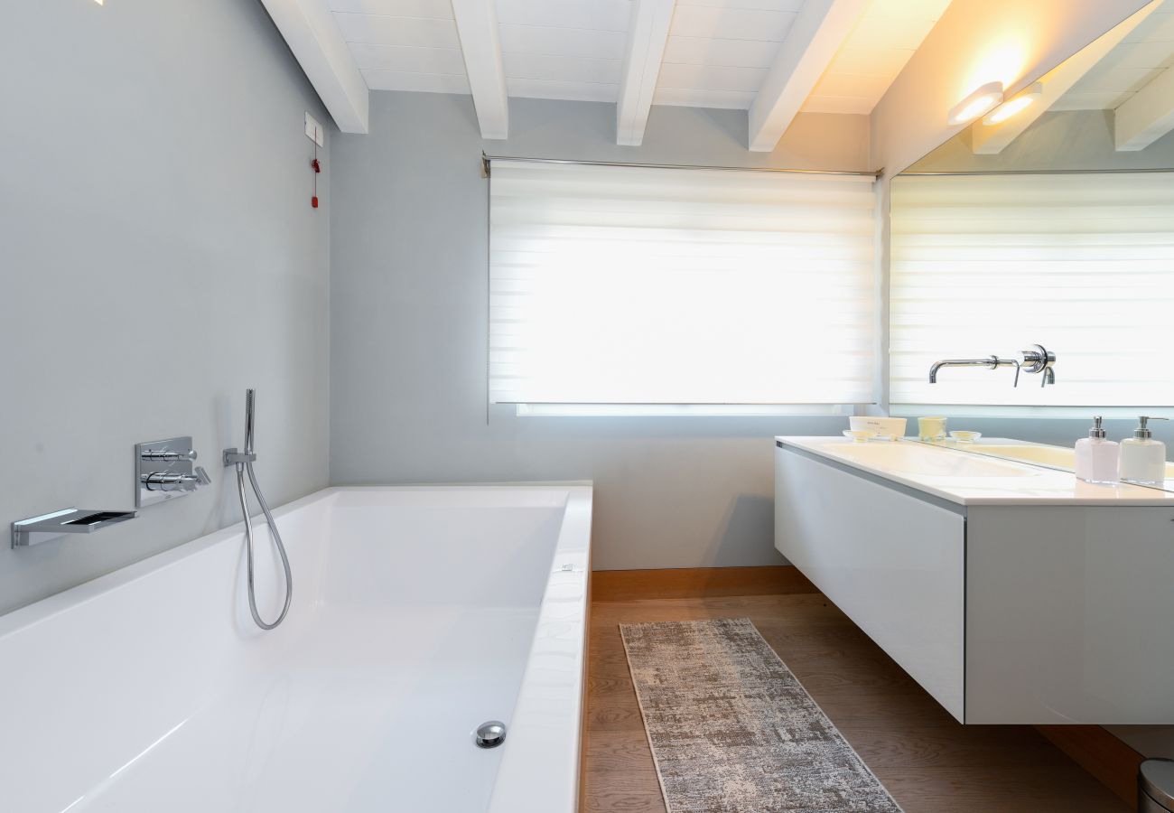 Ferienwohnung in Salò - Fantoni Luxury Loft in Salò By Bookinggardalake