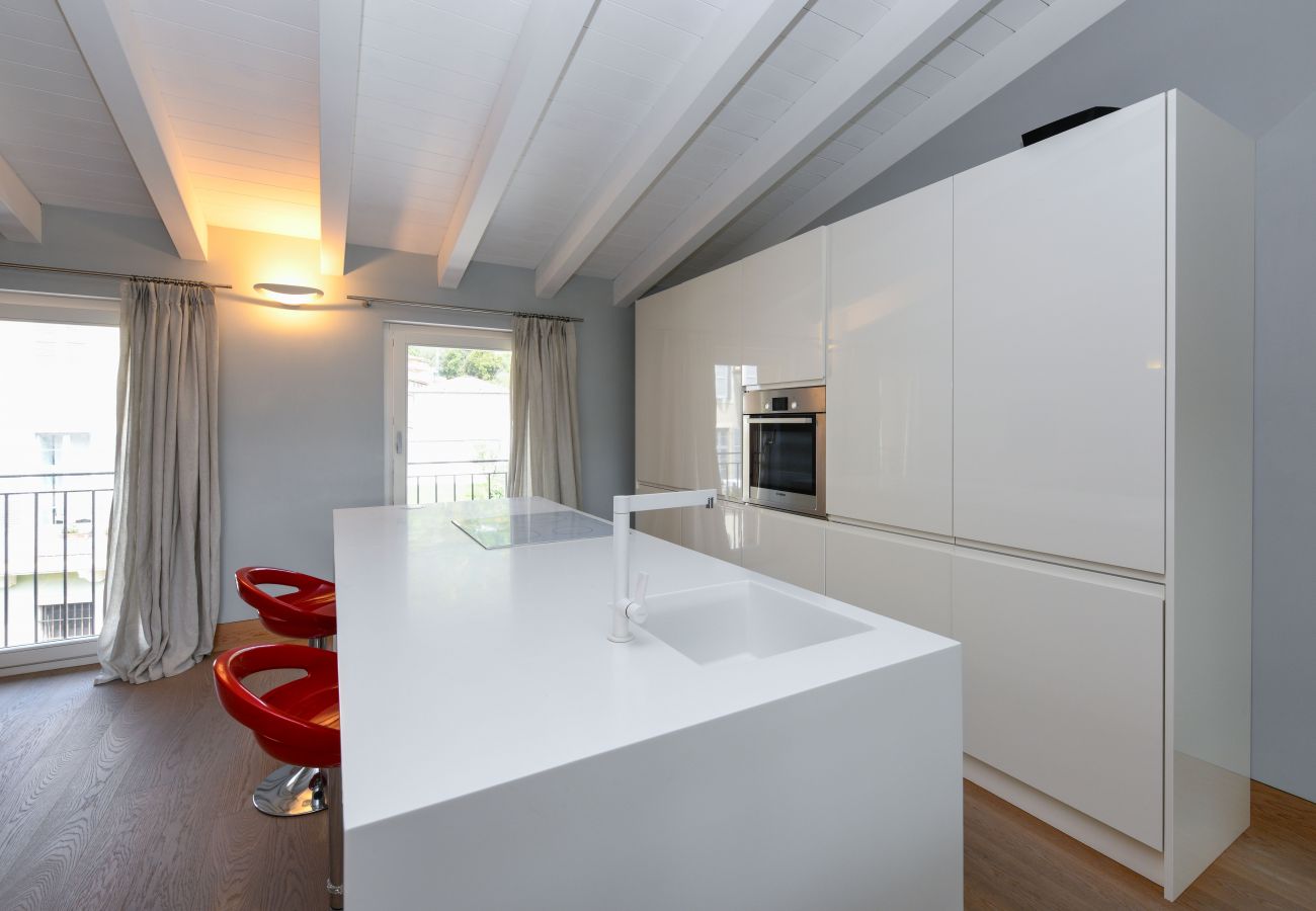 Ferienwohnung in Salò - Fantoni Luxury Loft in Salò By Bookinggardalake