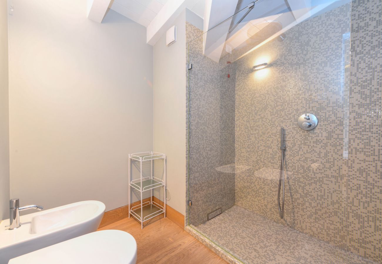 Ferienwohnung in Salò - Fantoni Luxury Loft in Salò By Bookinggardalake
