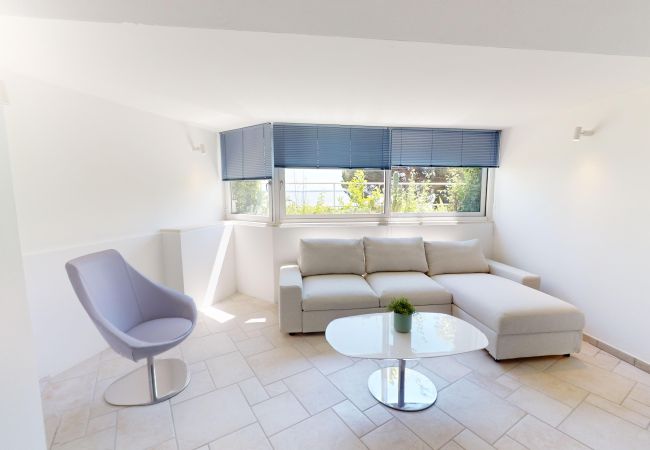 Villa in Manerba del Garda - Villa Flora fronte spiaggia By Bookinggardalake Villa in Manerba del Garda - Villa Flora fronte spiaggia By Bookinggardalake