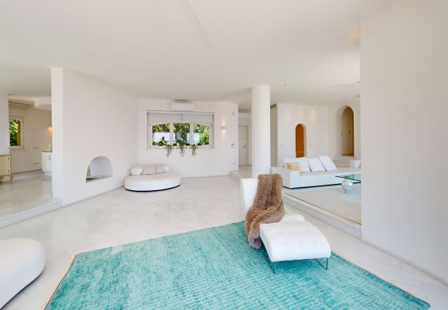 Villa in Manerba del Garda - Villa Flora fronte spiaggia By Bookinggardalake Villa in Manerba del Garda - Villa Flora fronte spiaggia By Bookinggardalake